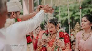 Elegant bride in traditional attire – wedding photography near me.