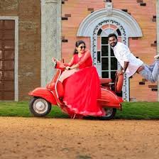 Bride in traditional saree during pre-wedding rituals – wedding photography in Hyderabad